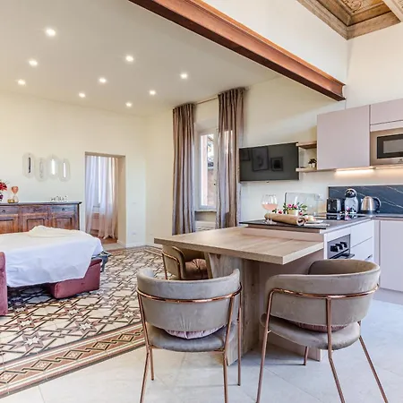 Rose - In Centro Storico Con Balcone Con Vista Lejlighed Siena