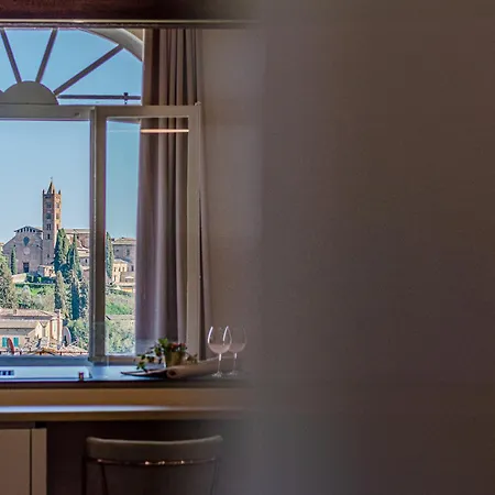 Rose - In Centro Storico Con Balcone Con Vista