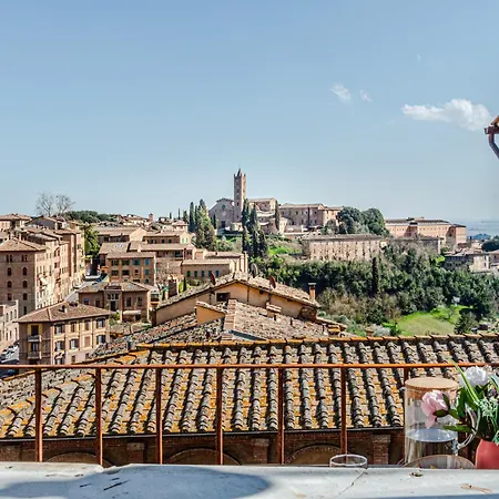 Rose - In Centro Storico Con Balcone Con Vista Lejlighed